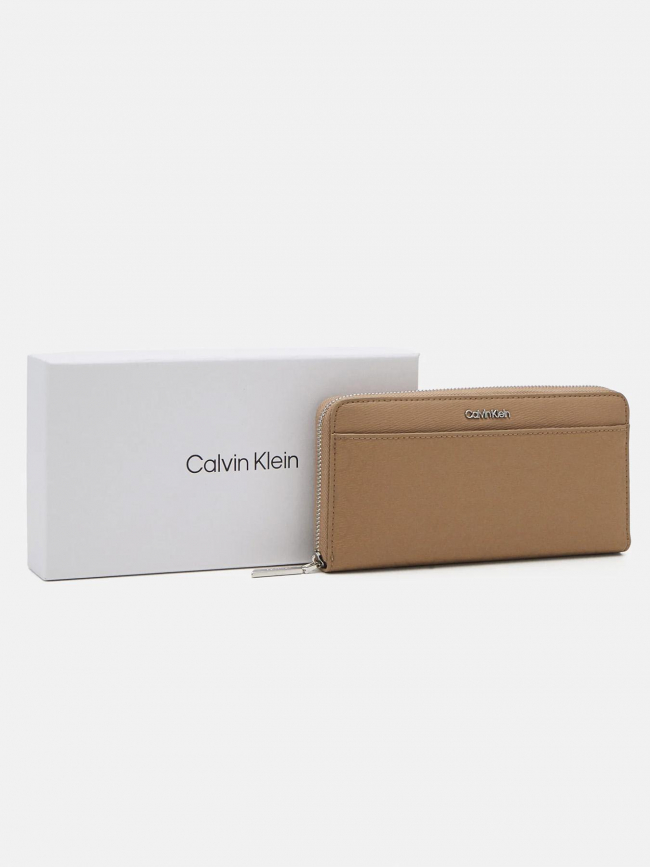 Portefeuille large zippé must beige femme - Calvin Klein