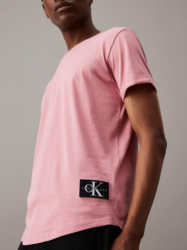 T-shirt en coton avec insigne rose homme - Calvin Klein Jeans