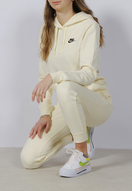 Look sportif 100% Nike outfit ensemble de survêtement blanc